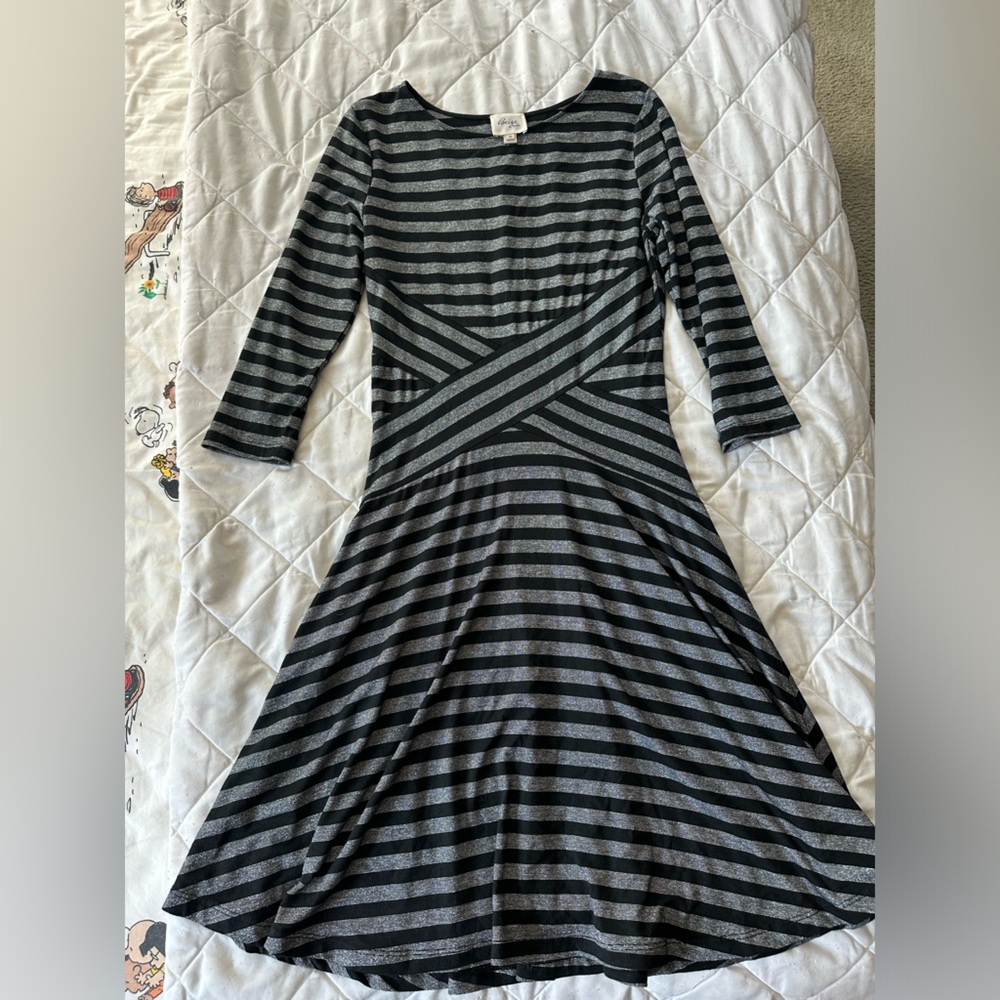 Black and metallic silver striped 3/4 sleeves